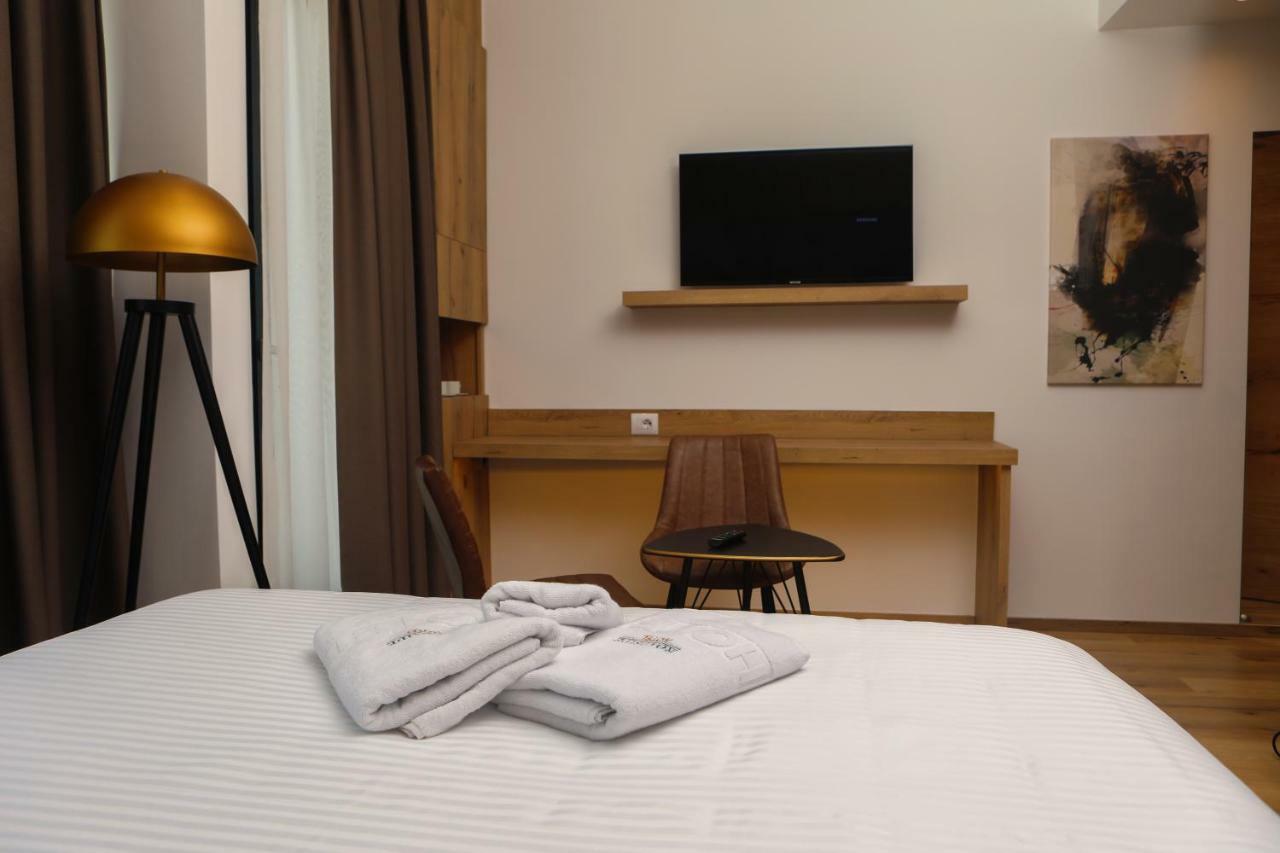 Roadside Hotel Lipjan Esterno foto